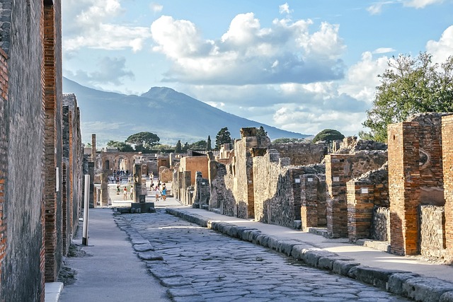 Amalfi Coast & Pompeii With Lunch