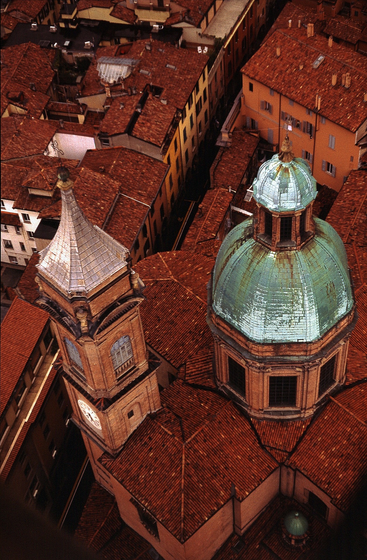 Bologna Walks - Port