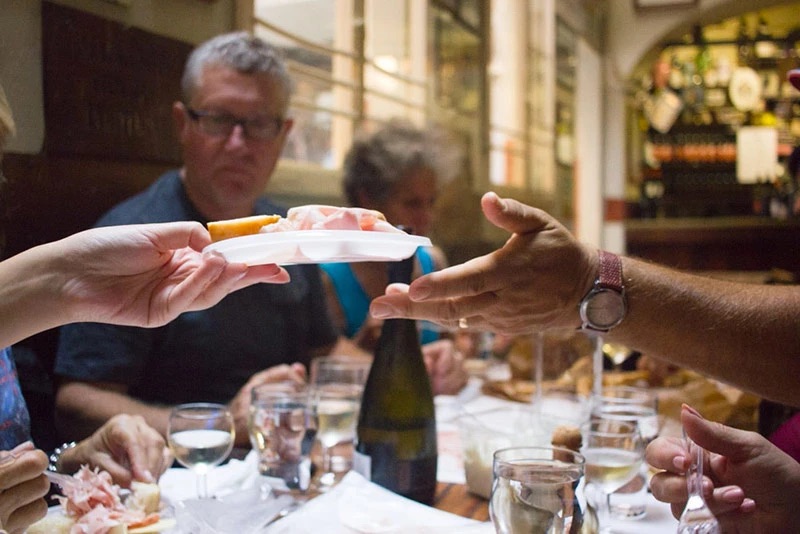 Bologna Sunset Food Tour with Wine and Gelato